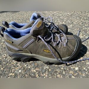 Keen Women’s voyageur breathable hiking shoes